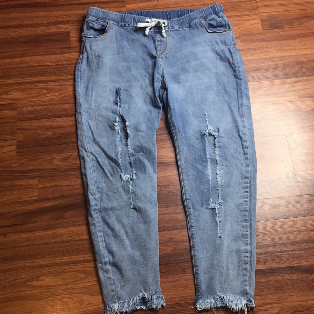 👖 Plus Size Distressed Jeans-SOLD LOCALLY - Picture 2 of 7